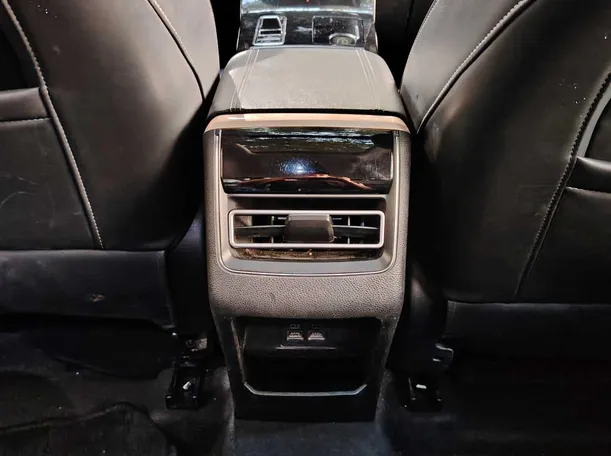 Car image 30