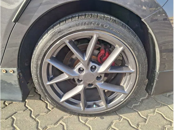 Car image 9