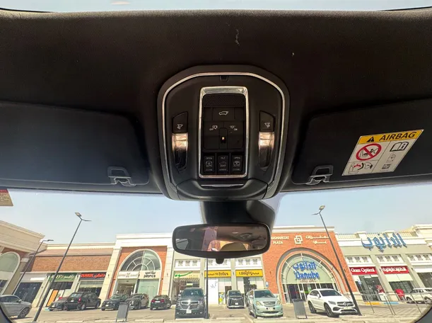 Car image 27