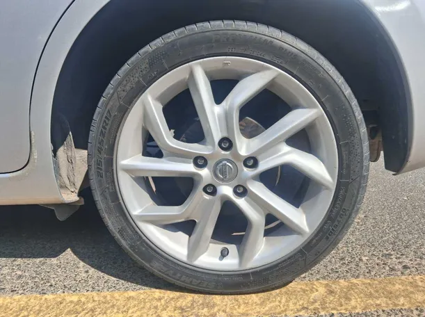 Car image 9