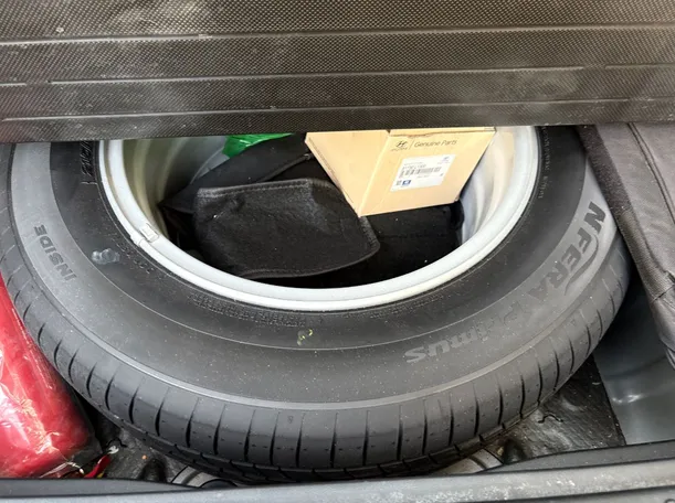 Car image 28