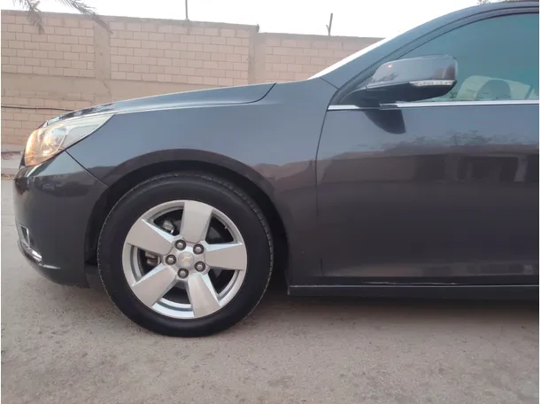 Car image 8