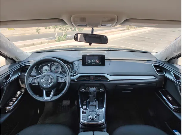 Car image 19