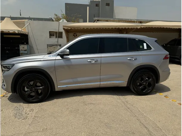 Car image 8