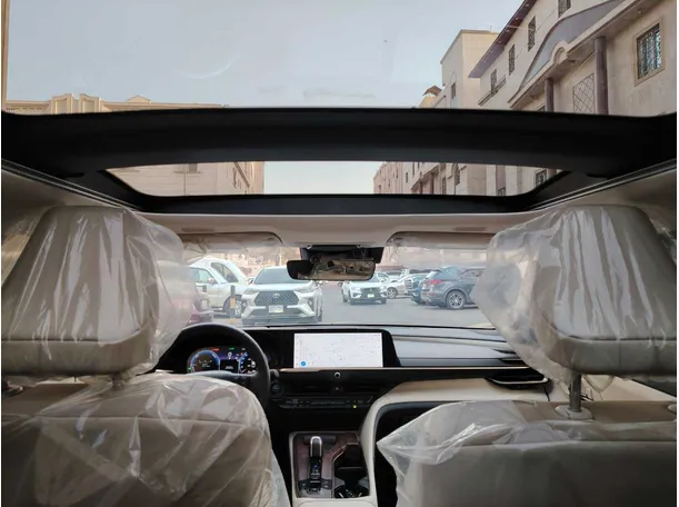 Car image 18