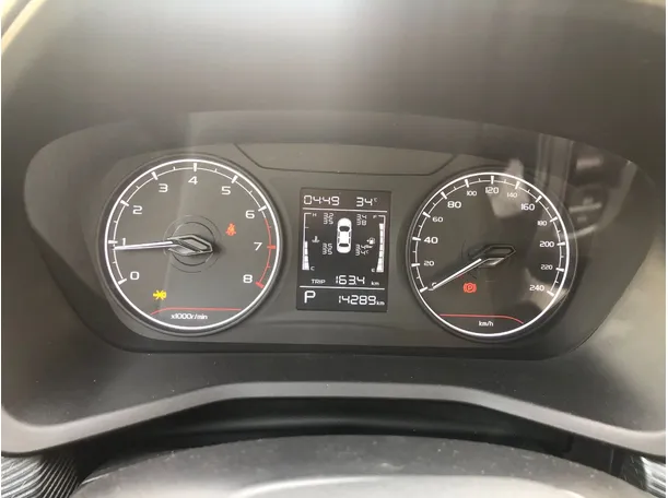 Car image 17