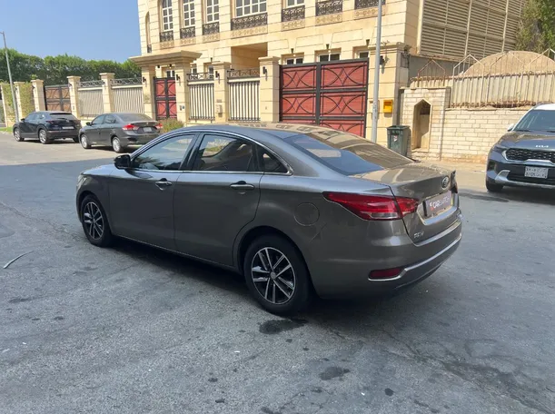 Car image 7