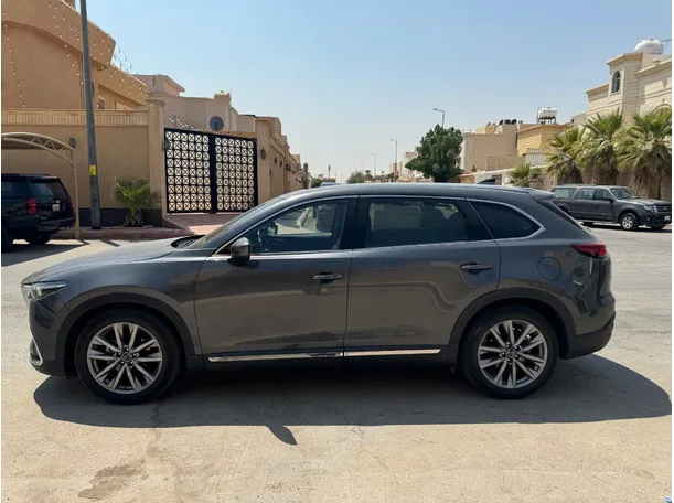 Car image 8