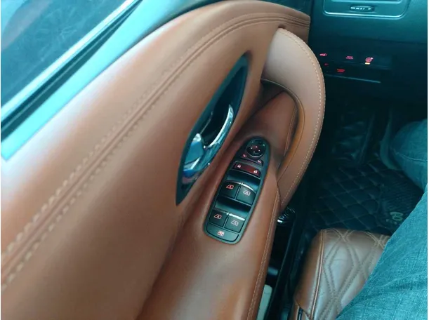 Car image 36