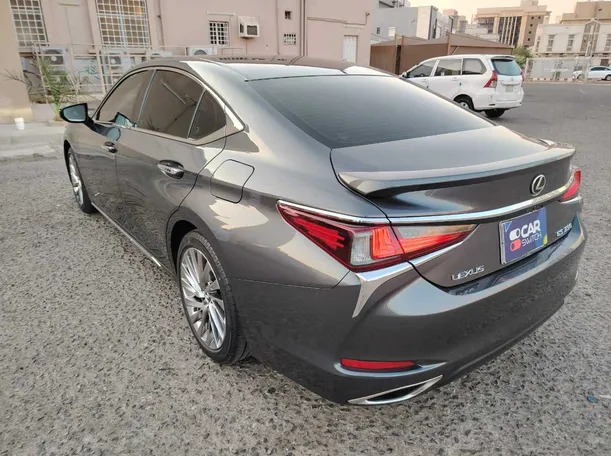 Car image 7