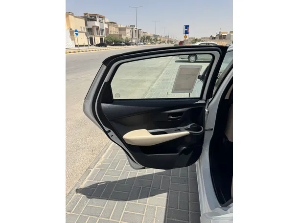 Car image 12