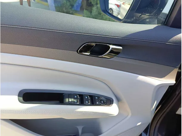 Car image 29