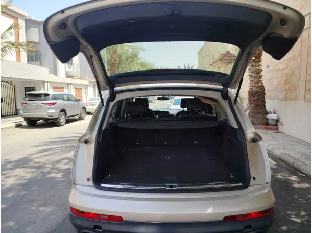 Car image 32