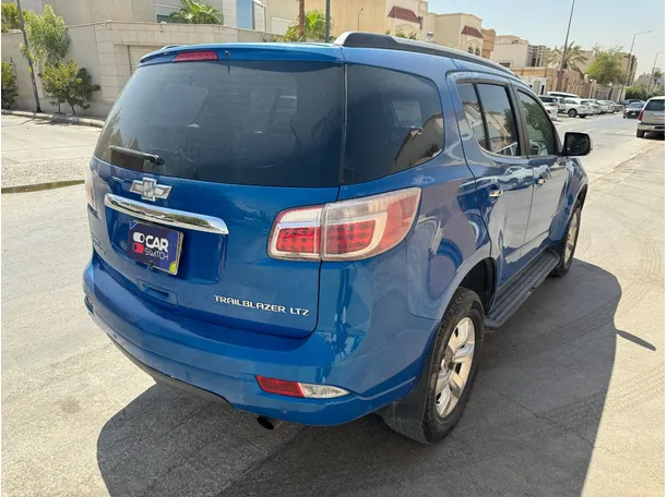 Car image 5