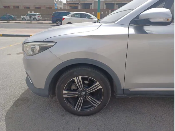 Car image 9