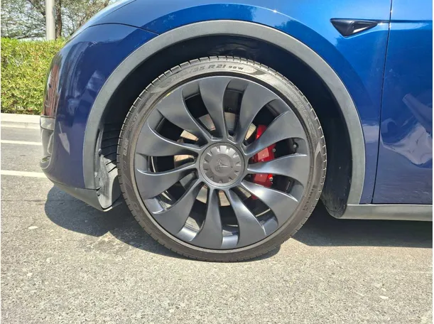 Car image 9
