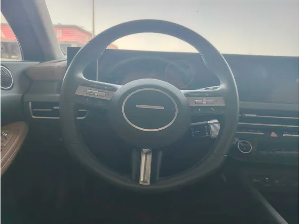 Car image 30