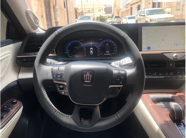 Car image 17