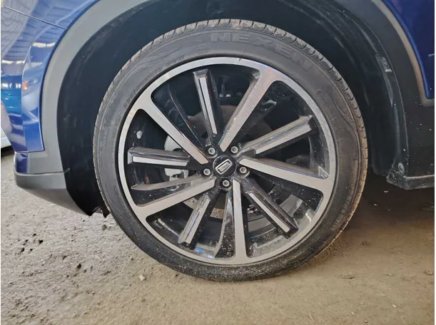 Car image 10