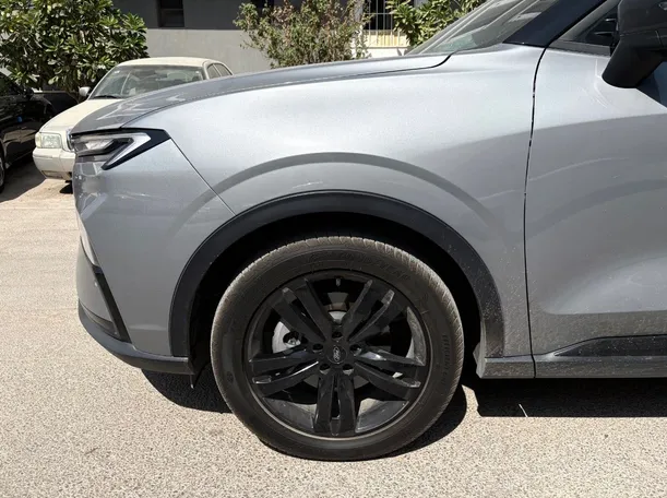 Car image 9