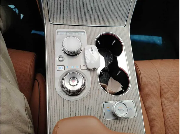 Car image 22