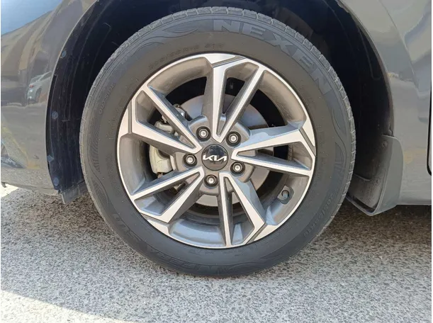 Car image 10