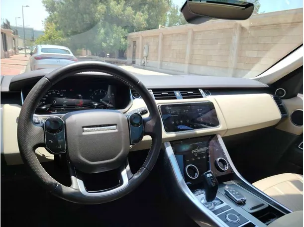 Car image 30