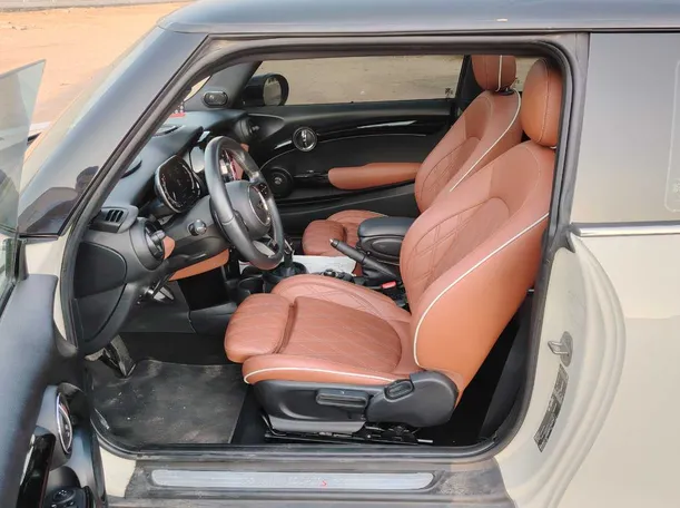 Car image 13