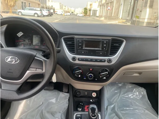 Car image 19