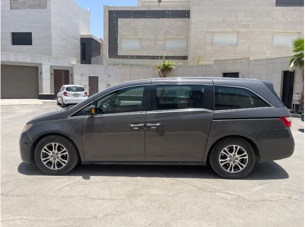 Car image 8
