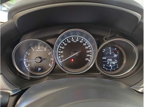 Car image 19