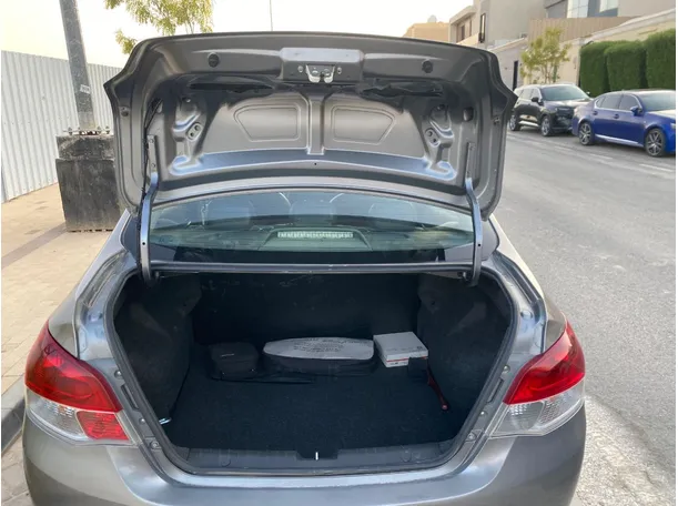 Car image 18