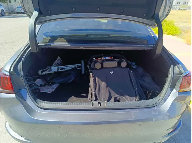 Car image 32