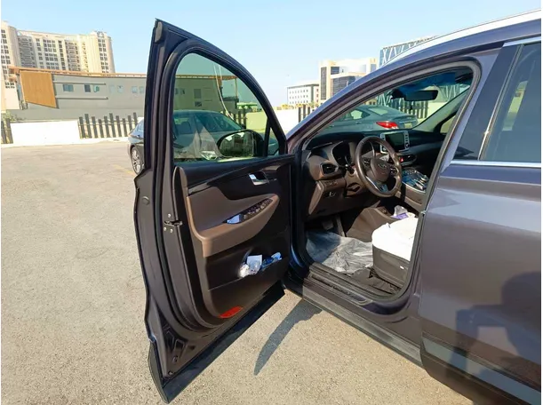 Car image 12