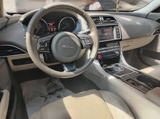 Car image 26