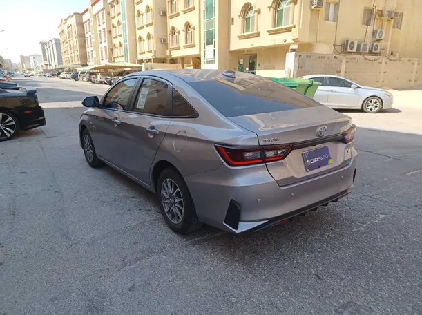 Car image 7