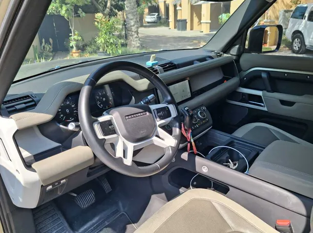 Car image 11