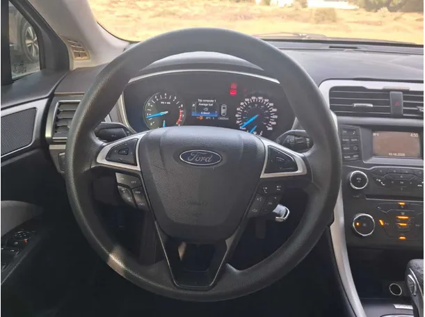 Car image 14