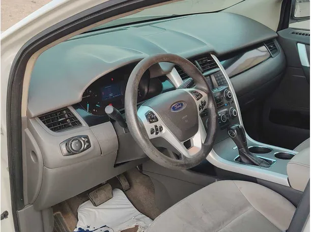 Car image 12