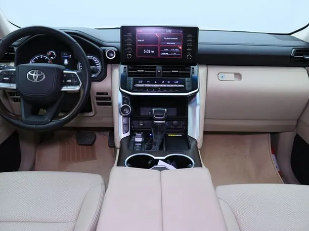 Car image 14