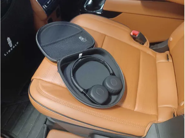 Car image 24