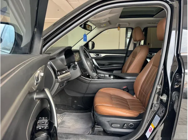 Car image 12