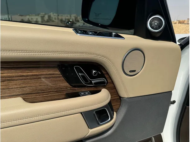 Car image 27