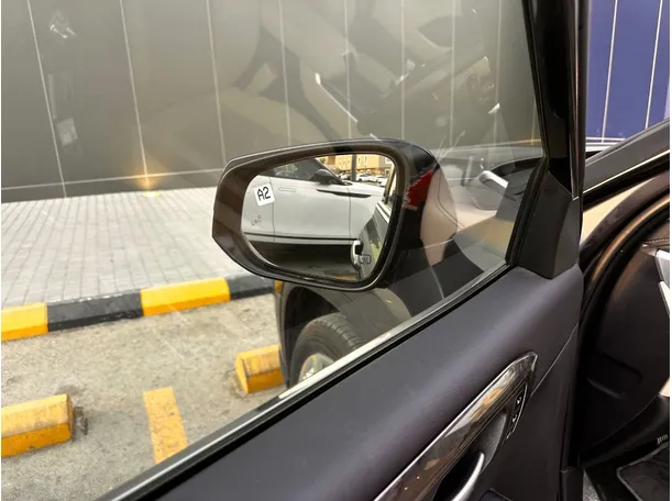 Car image 28