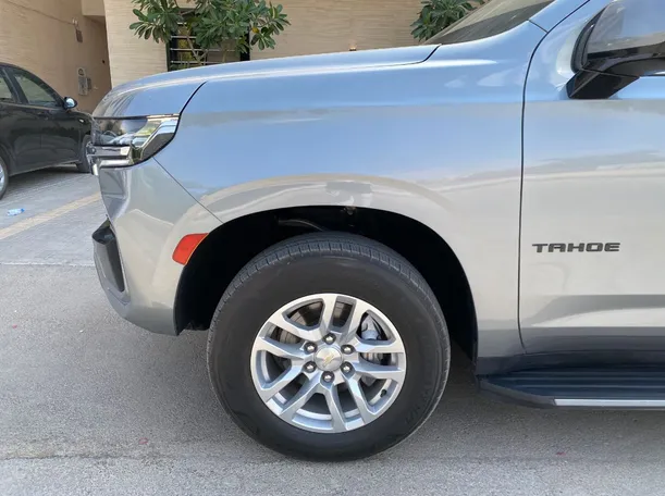 Car image 9