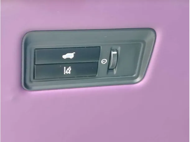 Car image 34