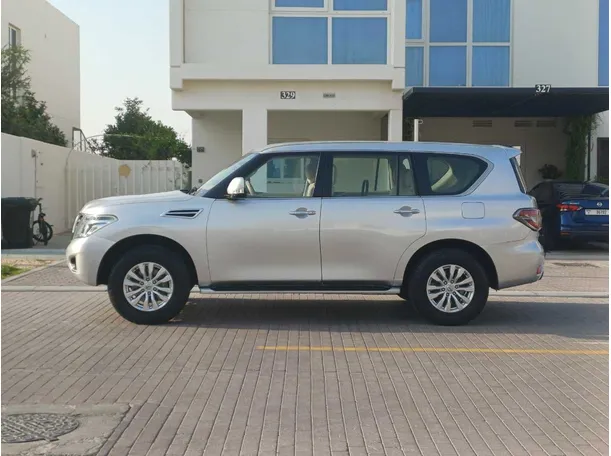 Car image 8