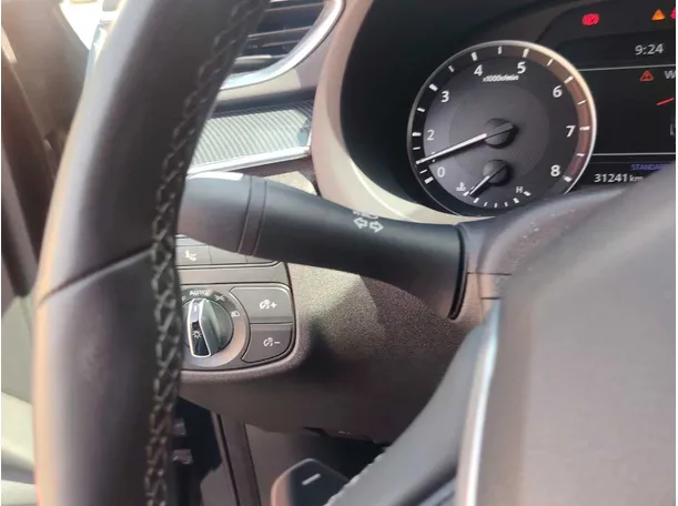 Car image 35