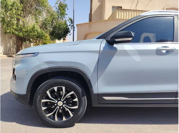 Car image 9