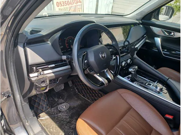 Car image 11